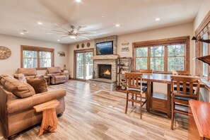 TV, fireplace - Homewood Hideaway West Shore- 3 BR- Dog OK One Block from Lake! (Homewood)