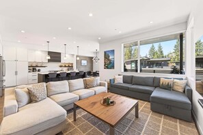 Smart TV, fireplace, computer monitors - Starfall Run at Palisades by Tahoe Getaways - Luxury 3BR, A/C & Bonus Room! (Alpine Meadows)