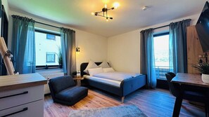 1 bedroom, travel cot, WiFi, bed sheets - Studio with balcony & WLAN | T&P SoodenSuite (Bad Sooden-Allendorf)