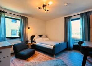 1 bedroom, travel cot, WiFi, bed sheets - Studio with balcony & WLAN | T&P SoodenSuite (Bad Sooden-Allendorf)