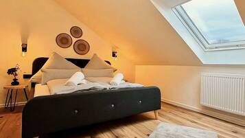 4 bedrooms, travel cot, WiFi, bed sheets