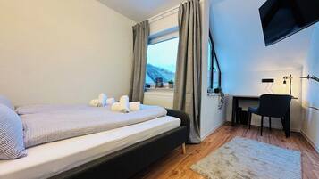 4 Schlafzimmer, Reisekinderbett, WLAN, Bettwäsche