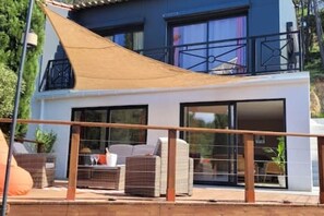 Terrace/patio - Modern villa with pool and views of the Var hills. (Vidauban)