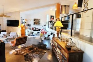 Interior - Modern villa with pool and views of the Var hills. (Vidauban)