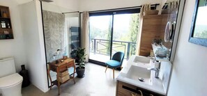 Shower, hair dryer, towels, toilet paper - Modern villa with pool and views of the Var hills. (Vidauban)
