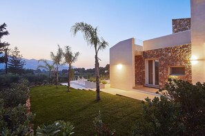 Terrace/patio - Casa Aurora di Guidaloca | Scopello | Modern Retreat | Pool & Terrace | Near. (Castellammare del Golfo)