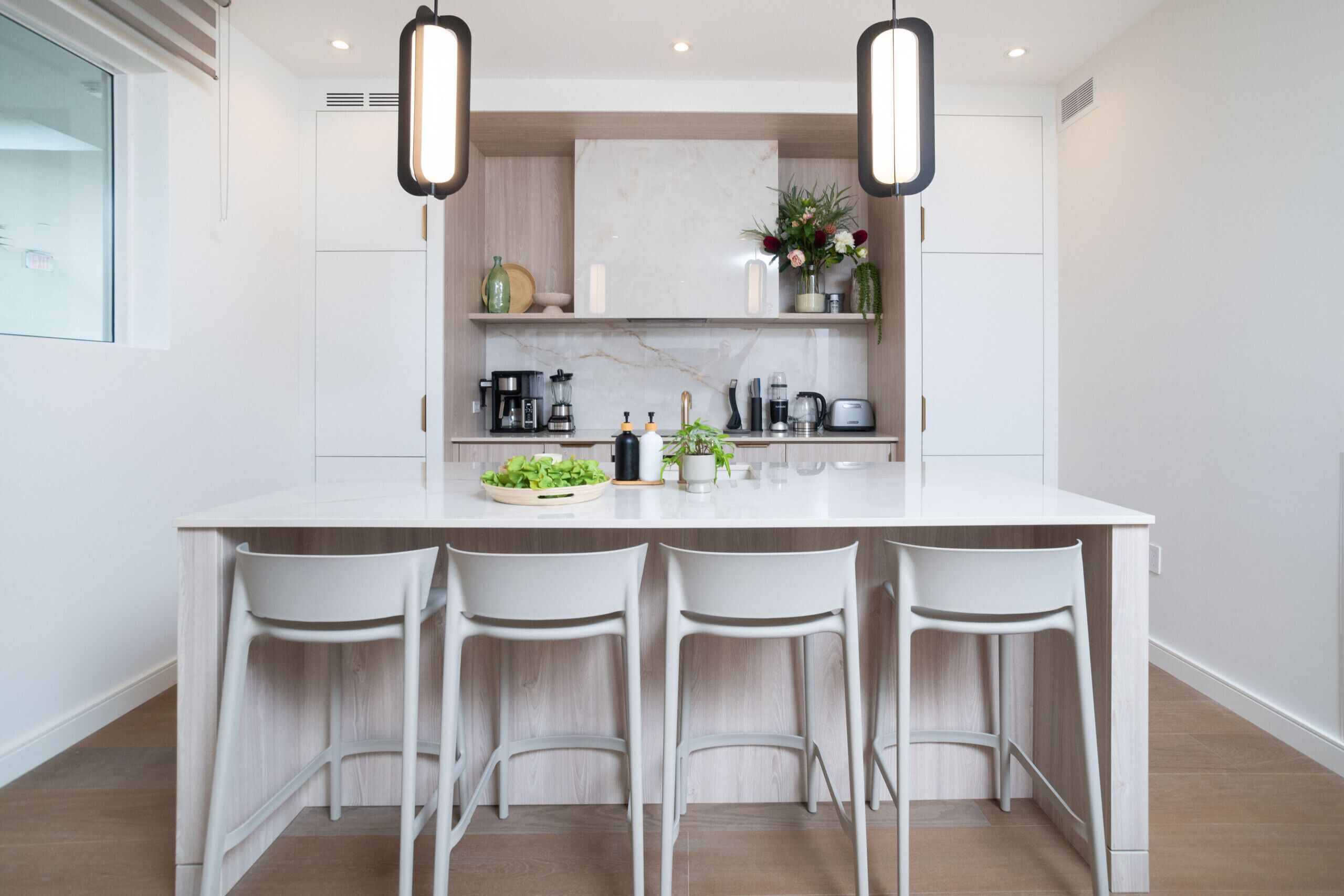 Refrigerador, microondas, horno y lavavajillas 