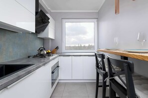 Réfrigérateur, four, plaque de cuisson, lave-vaisselle