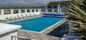 Pool - Surfview beach house with stunning views over Fistral beach front and rear deck (Newquay)
