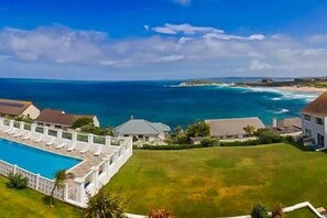 Pool - Surfview beach house with stunning views over Fistral beach front and rear deck (Newquay)