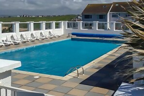 Pool - Surfview beach house with stunning views over Fistral beach front and rear deck (Newquay)