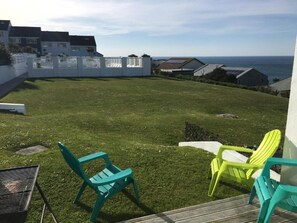 Property grounds - Surfview beach house with stunning views over Fistral beach front and rear deck (Newquay)
