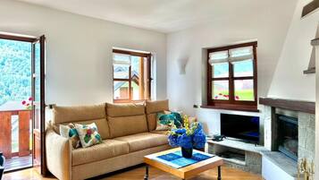 Télévision, cheminée