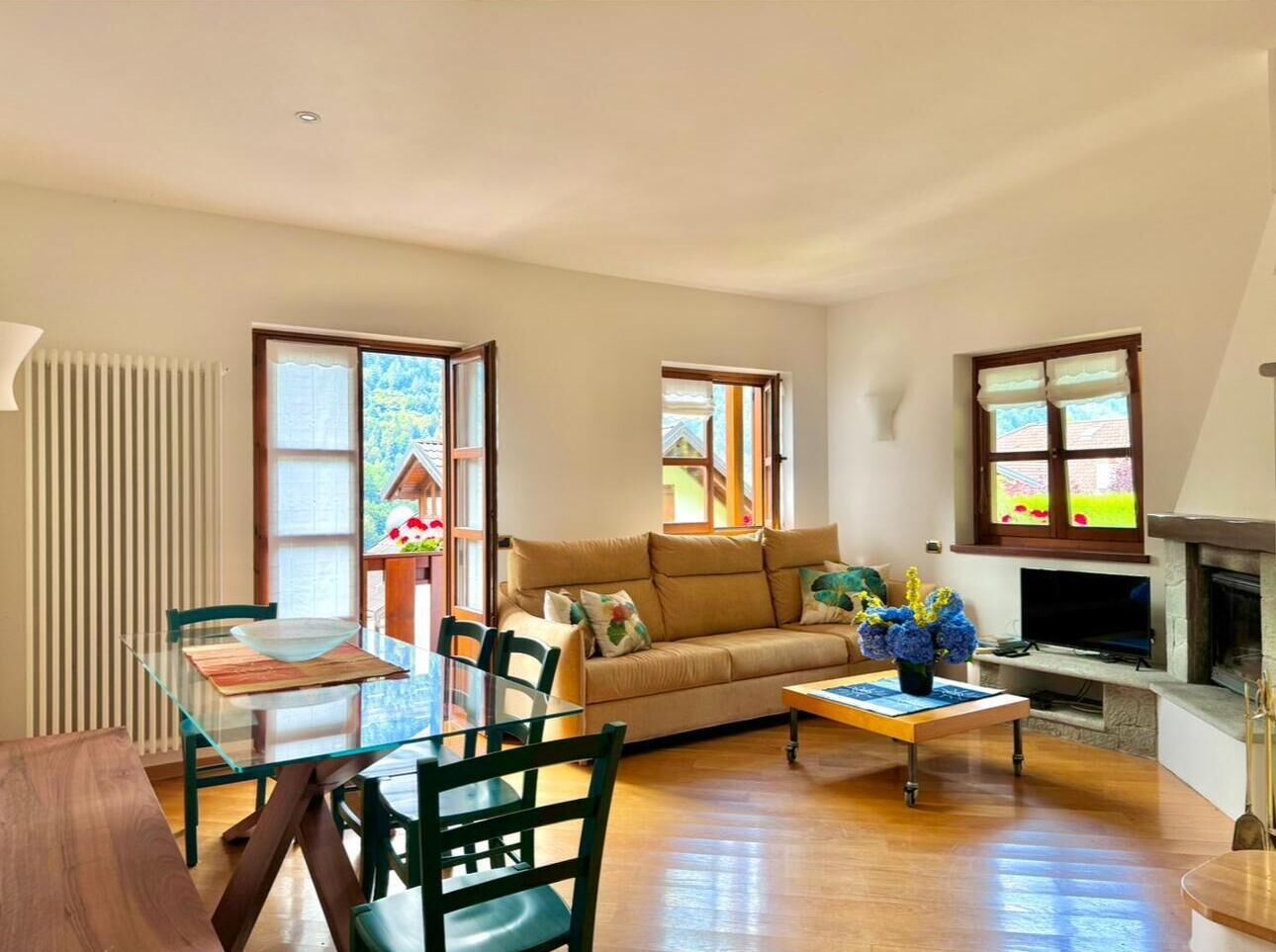 Télévision, cheminée