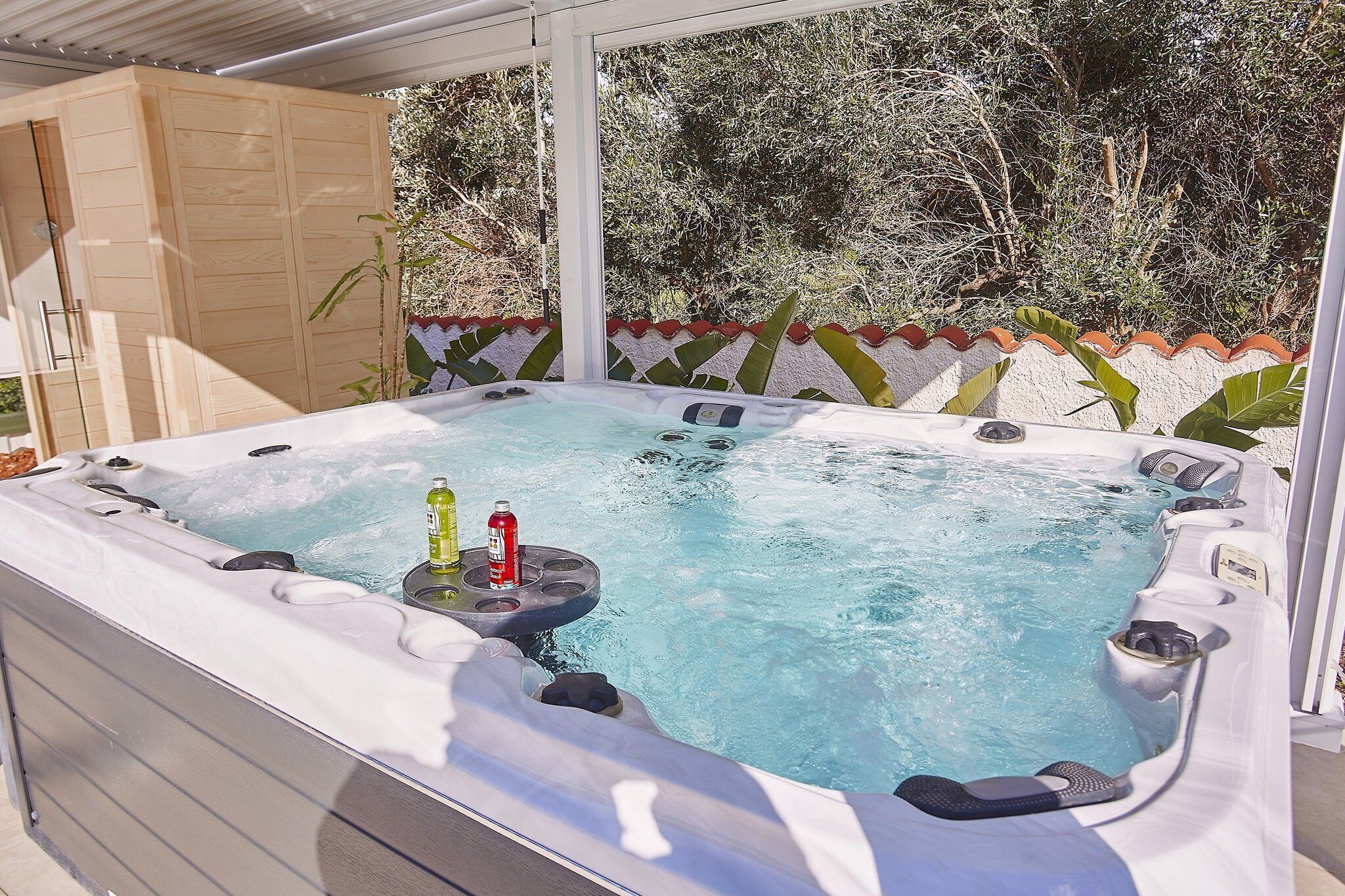 مغطس سبا خارجي