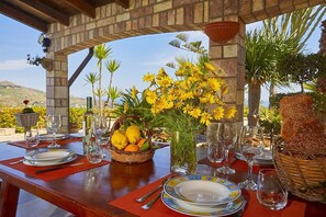 Outdoor dining - Casa del Pendio | Scopello | Sea-view infinity pool | Peaceful hillside retreat (Castellammare del Golfo)
