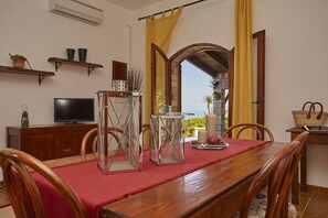 Dining - Casa del Pendio | Scopello | Sea-view infinity pool | Peaceful hillside retreat (Castellammare del Golfo)