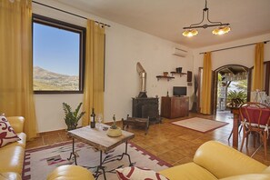 Living area - Casa del Pendio | Scopello | Sea-view infinity pool | Peaceful hillside retreat (Castellammare del Golfo)
