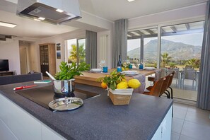 Dining - Casa Fior di Mandorla | Castellammare del Golfo | Sea View | Infinity Pool (Castellammare del Golfo)