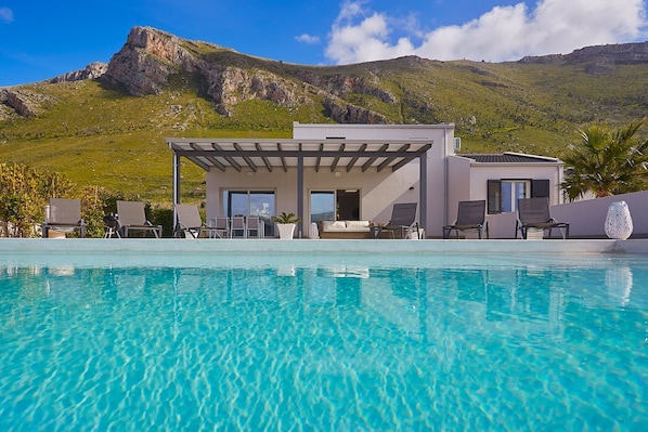 Pool - Casa Fior di Mandorla | Castellammare del Golfo | Sea View | Infinity Pool (Castellammare del Golfo)