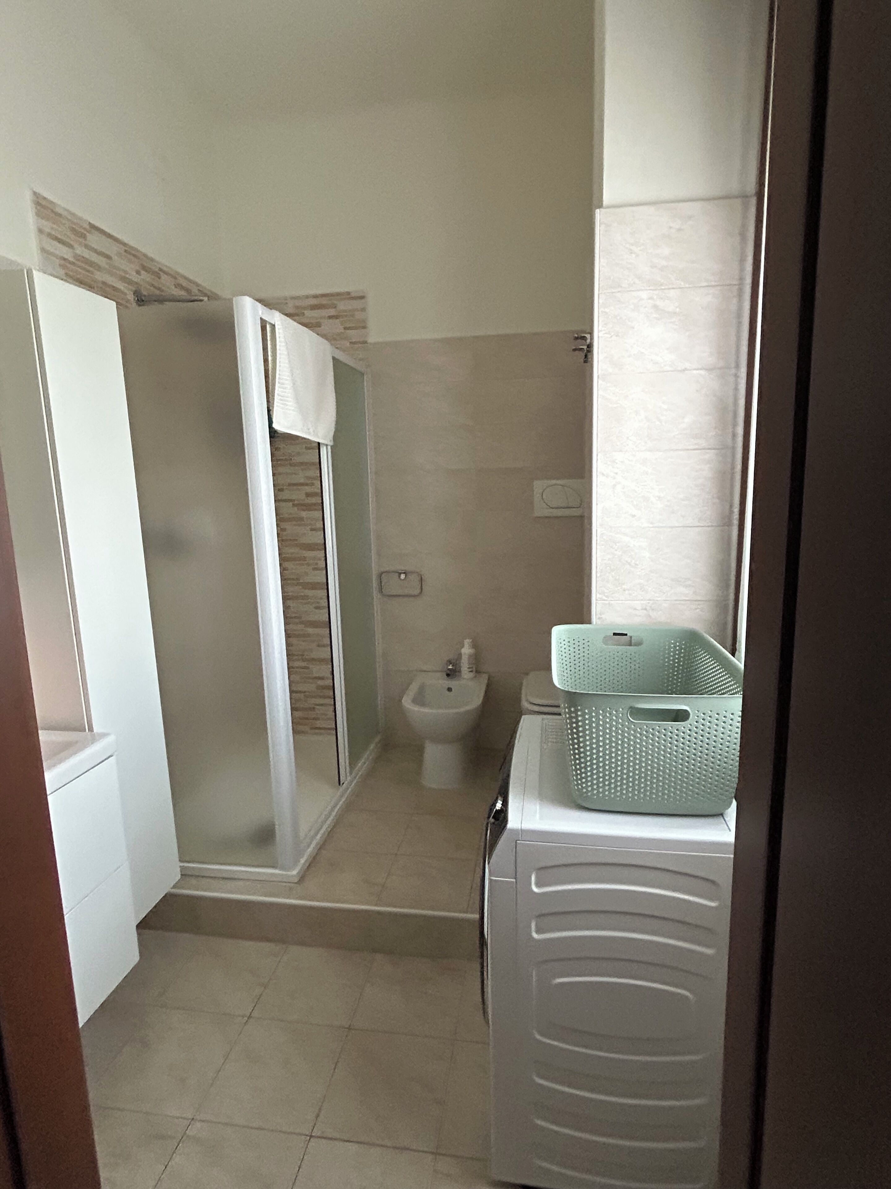 Doccia, asciugacapelli, bidet, asciugamani