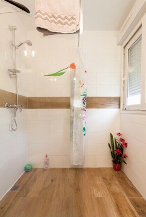 Bathroom - Suite Escale Ground Floor (Plouédern)