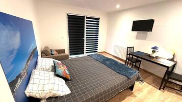1 bedroom, free WiFi, bed sheets