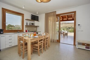 Dining - Dimora della Ninfea | Guidaloca | Modern retreat | Pool & Jacuzzi | Near. (Castellammare del Golfo)