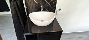 Bathroom - Cozy Studio Near Beach Peaceful Stay in Trivandrum (Thiruvananthapuram)