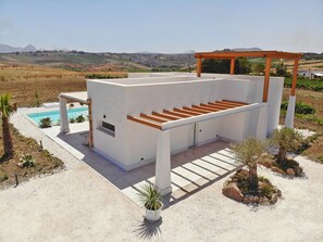 Exterior - Villa Zagara di Calatubo | Alcamo Marina | Infinity Pool | Vineyard & Sea Views (Alcamo)