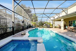 Inomhuspool och uppvärmd pool