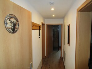 Interior - Apartment “Unit 1” with Mountain View, Private Garden and Wi-Fi (Bärenstein)