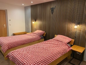 Spa - Apartment 'Unit 2' with Mountain View, Private Garden and Wi-Fi (Bärenstein)