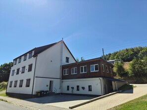 Exterior - Apartment 'Unit 2' with Mountain View, Private Garden and Wi-Fi (Bärenstein)