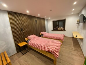 Iron/ironing board, WiFi, bed sheets - Apartment 'Unit 2' with Mountain View, Private Garden and Wi-Fi (Bärenstein)