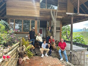 المنطقة المحيطة بالمنشأة