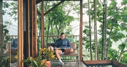 High beautiful Salamina Cabin