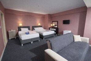 Premium bedding, memory-foam beds, individually decorated, desk - Lacos hotel (Diyarbakır)