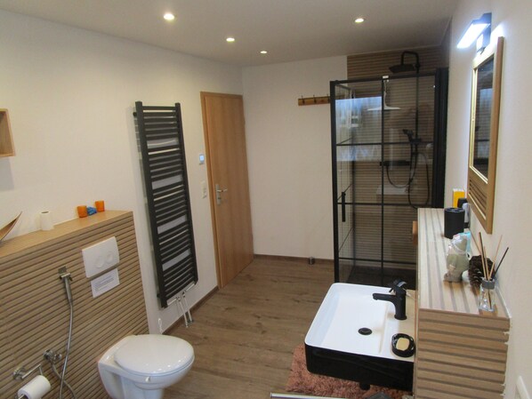 Shower, towels