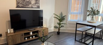 2BR Flat | free parking | central location | good transport links
