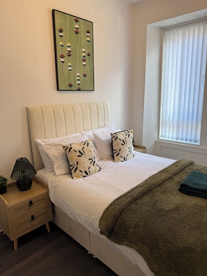 2 soverom, strykejern/-brett, internettilgang og sengetøy