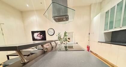 Room-live Like Tranquil Urban Oasis King