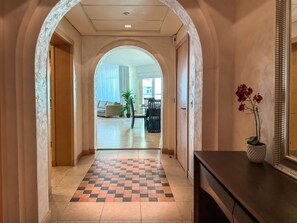 House - Sea View Beachfront 3BR Apartment - Shoreline 6 (Dubai)