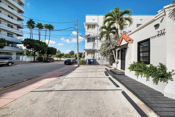 Apartment - Retro Miami Getaway With Free Parking 1 Minute From Beach (Miami Beach)