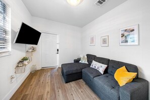 Apartment - Retro Miami Getaway With Free Parking 1 Minute From Beach (Miami Beach)