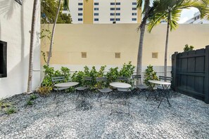 Apartment - Casa Mare 1BR Steps From the Ocean (Miami Beach)