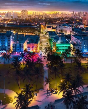 Room - Casa Mare 1BR Steps From the Ocean (Miami Beach)
