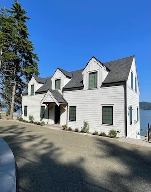 House - Waterfront Retreat - Hot Tub Fireplace Pier (Shelton)