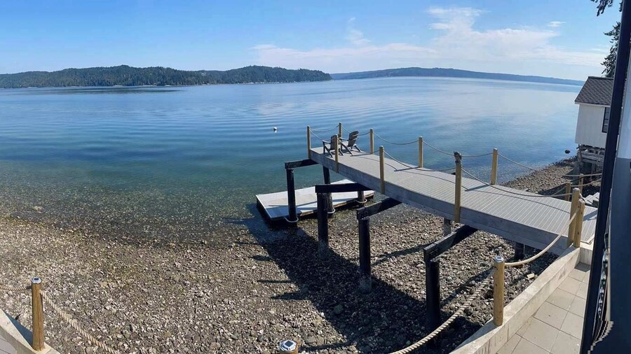 Waterfront Retreat - Hot Tub Fireplace Pier