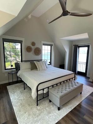 House - Waterfront Retreat - Hot Tub Fireplace Pier (Shelton)